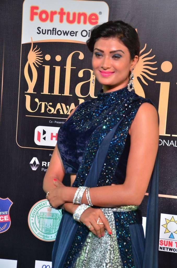 Ishita Vyas Stills At IIFA Awards 2017