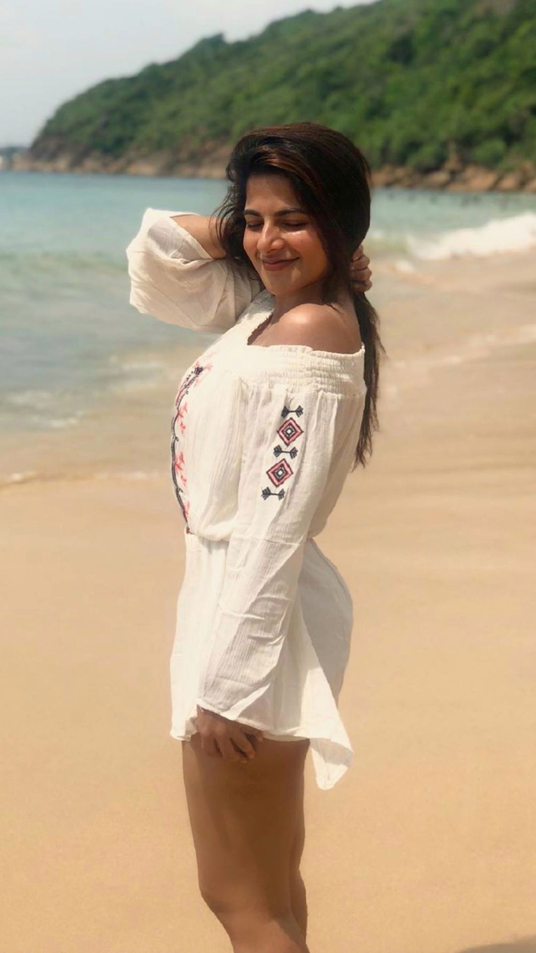 Ishwarya Menon Latest Hot Clicks