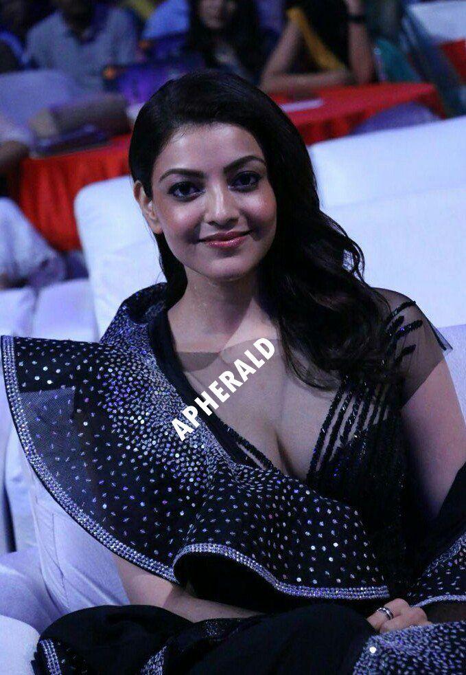 Kajal Hot Cleavage Show at Zee Telugu Apsara Awards 2018 Photos