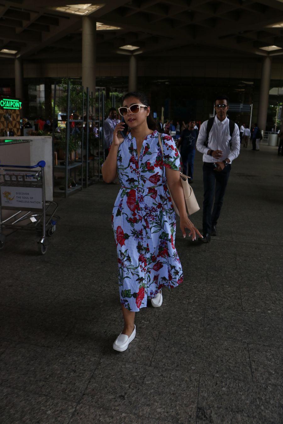 Kajol Spotted At Airport Photos
