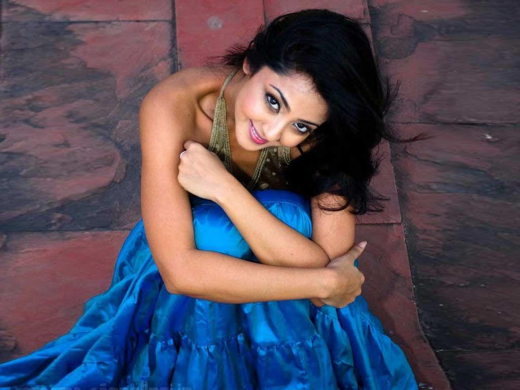 Kannada Actress Aindrita Ray Latest Stills