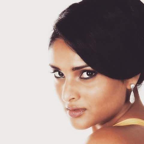 Kannada Actress Ramya Rare & Unseen Photos Collection!