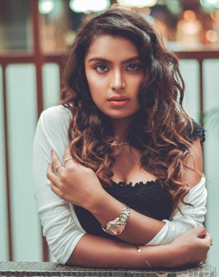 Kannada Actress Vaishnavi Menon Latest Hot Stylish Photoshoot Stills