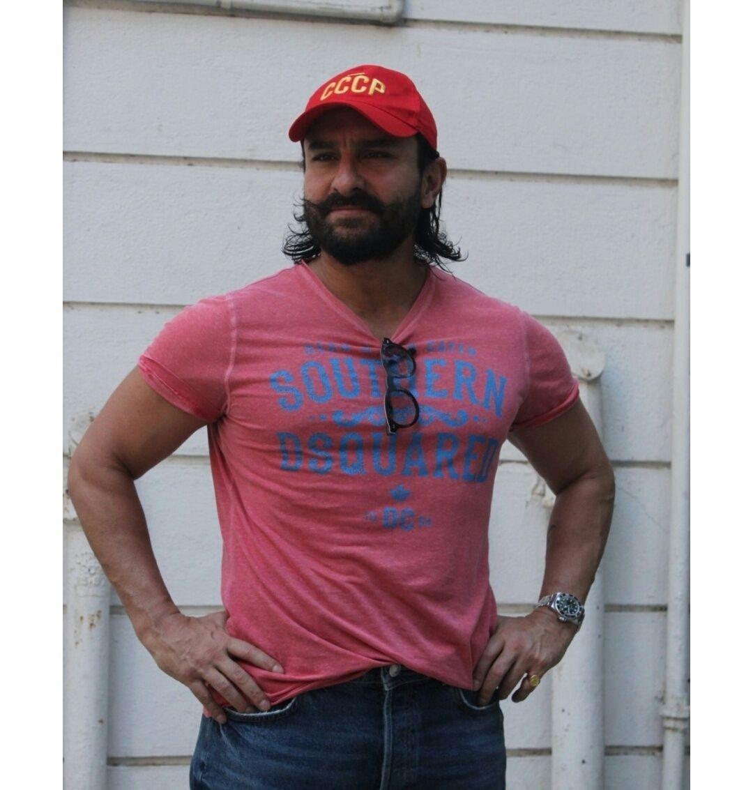  Kareena Kapoor spotted with Husband Saif Ali Khan in Mumbai