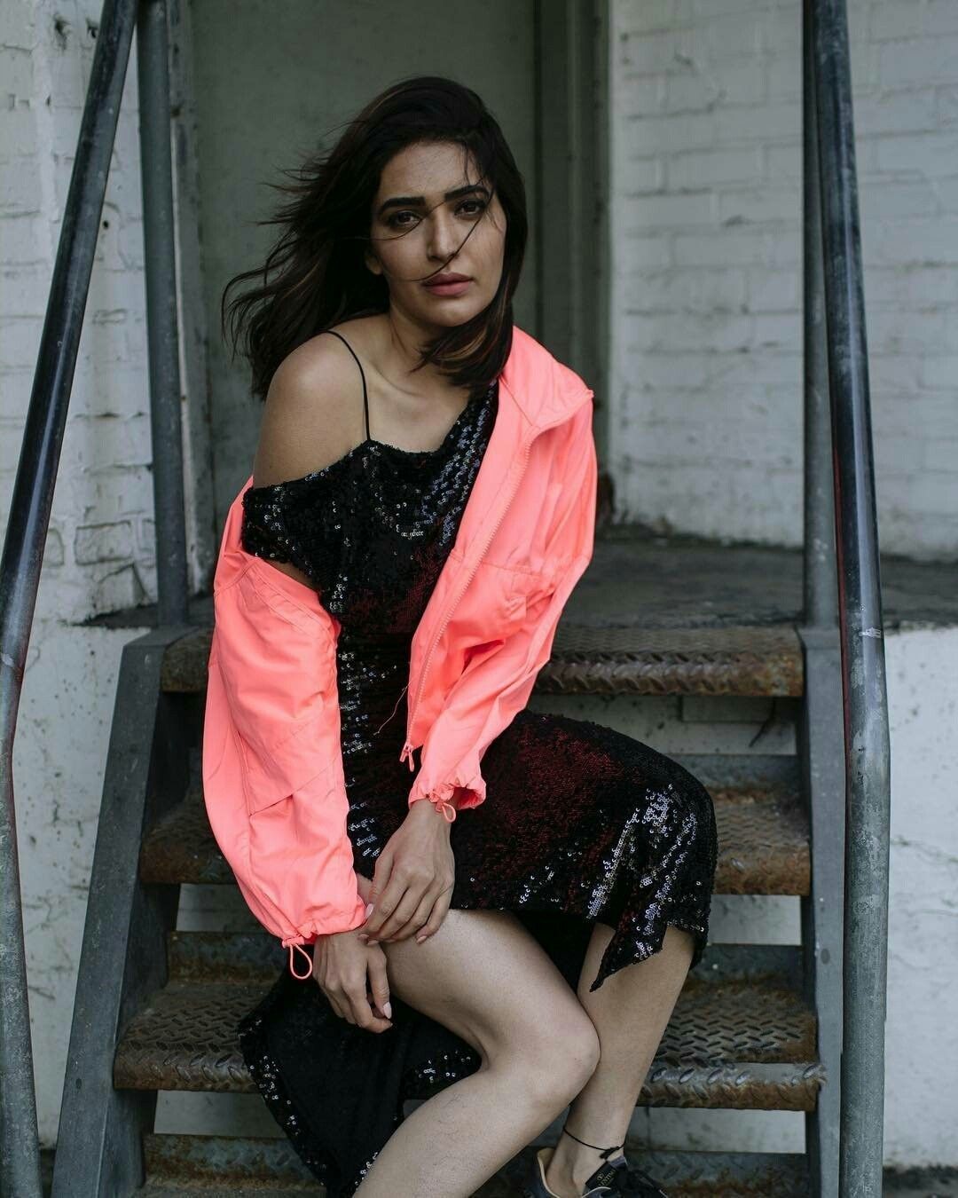  Karishma Tanna Hot Stills from New York City