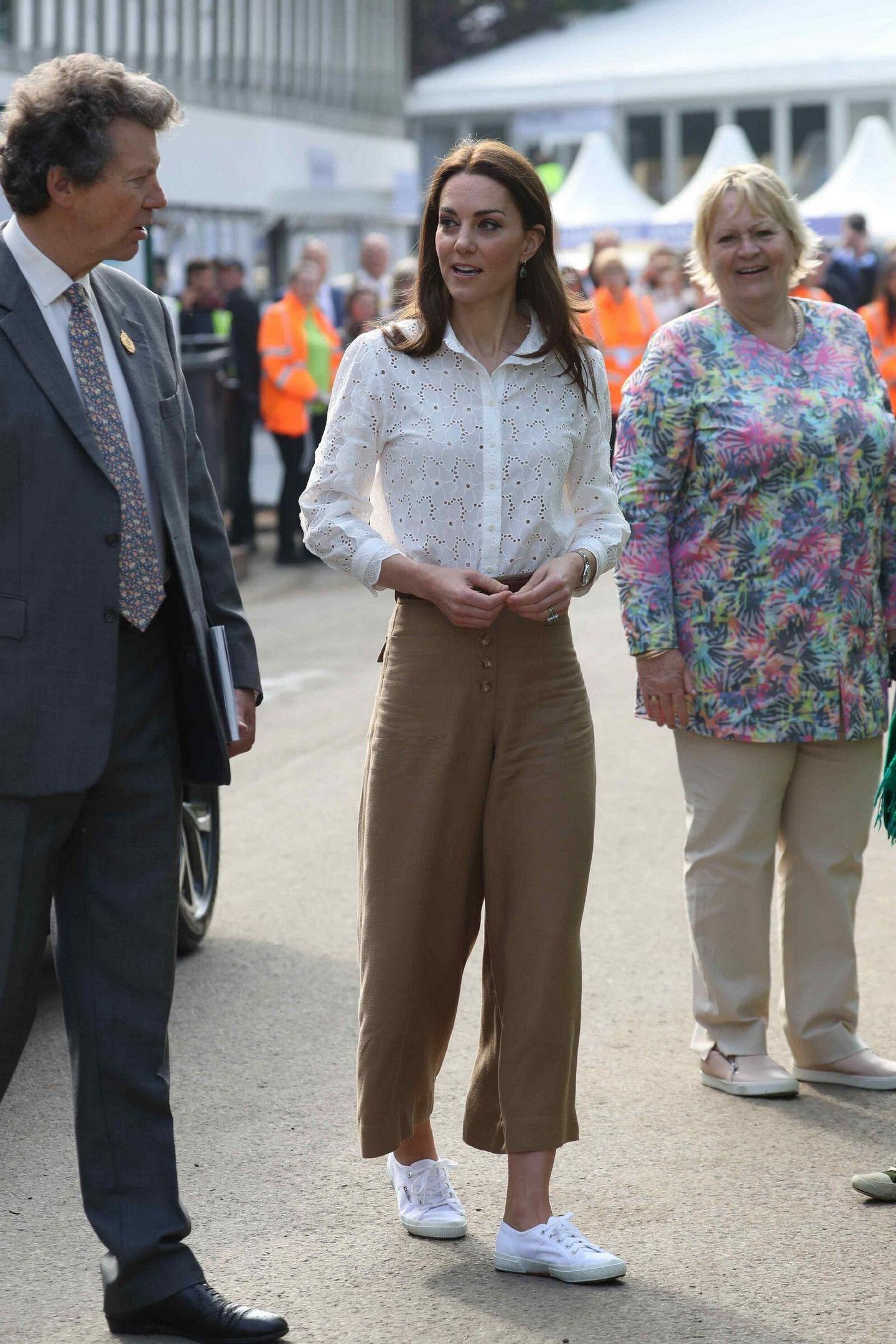  Kate Middleton at Royal Hospital Chelsea Flower Show in London