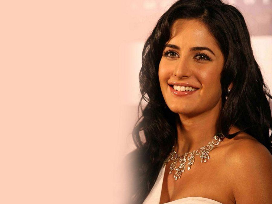 Katrina Kaif HOT & SEXY Close UP Wallpapers