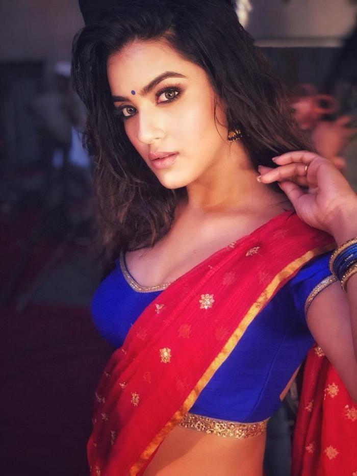 Kavya Thapar Recent Pics