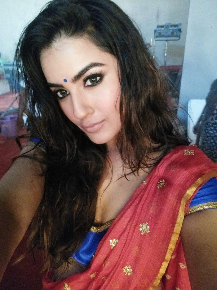 Kavya Thapar Recent Pics