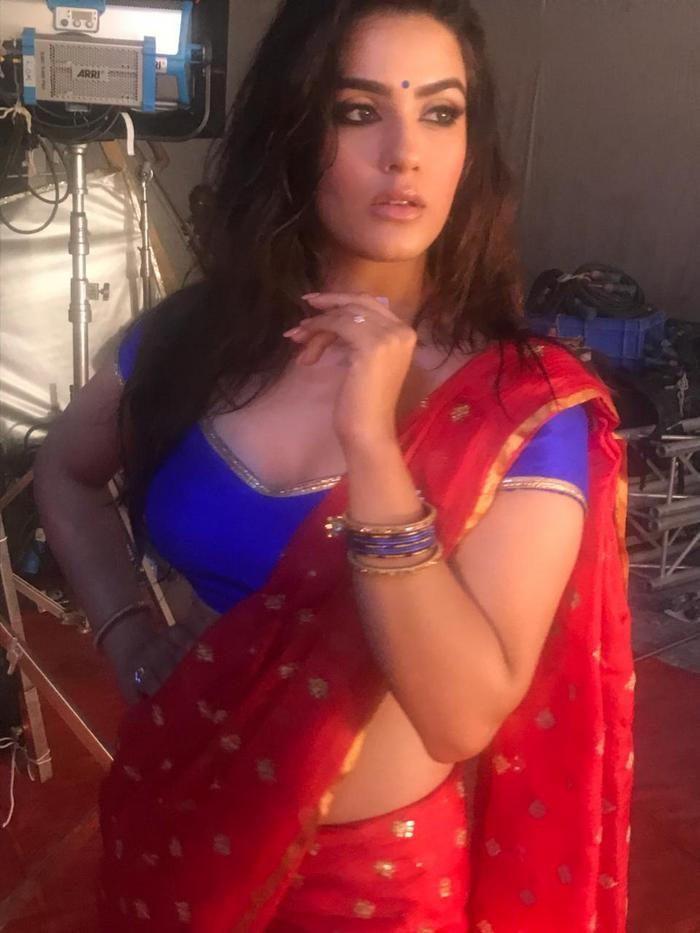 Kavya Thapar Recent Pics