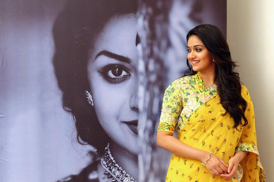 KeerthySuresh Saree stuning Looks