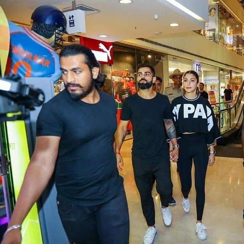 Kohli and Anushka doing shopping at Bengaluru