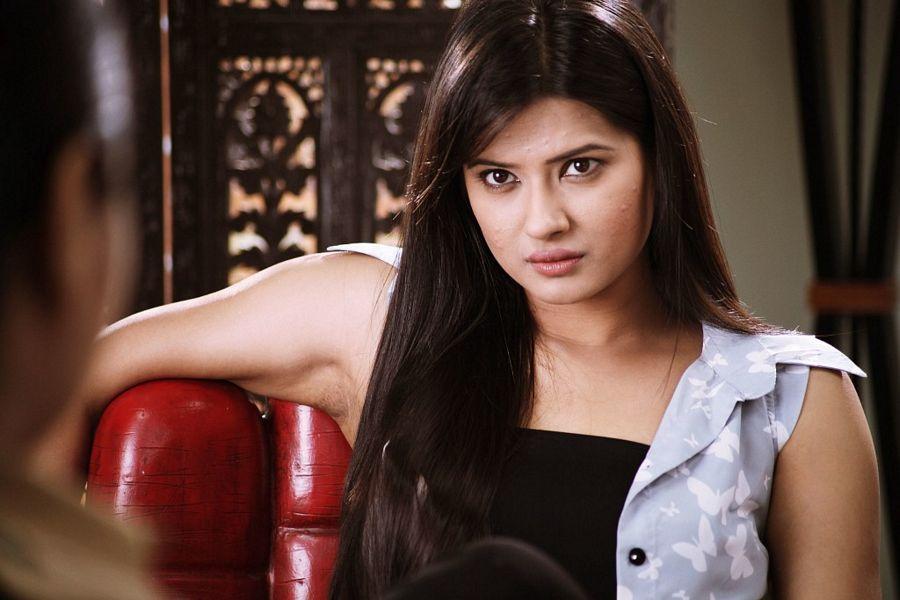 Kratika Sengar Beautiful HD Wallpapers