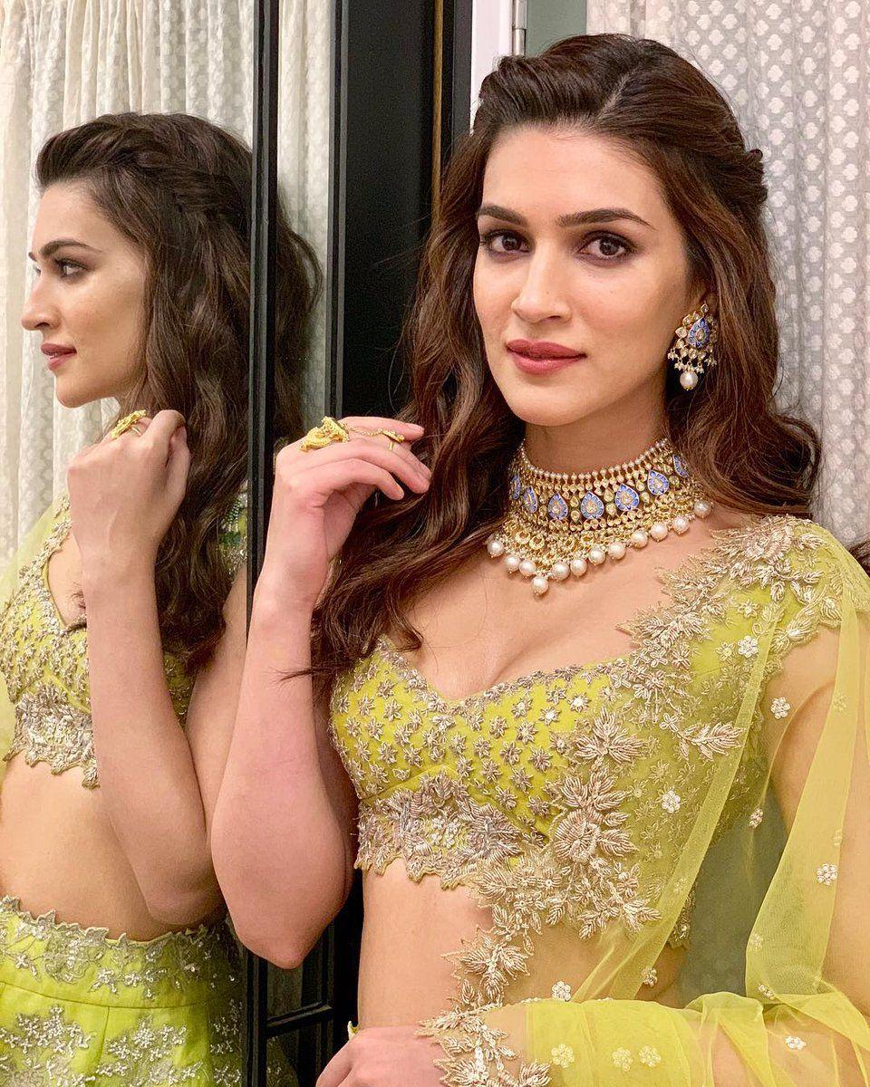 Kriti Sanon Latest Sarry Pics