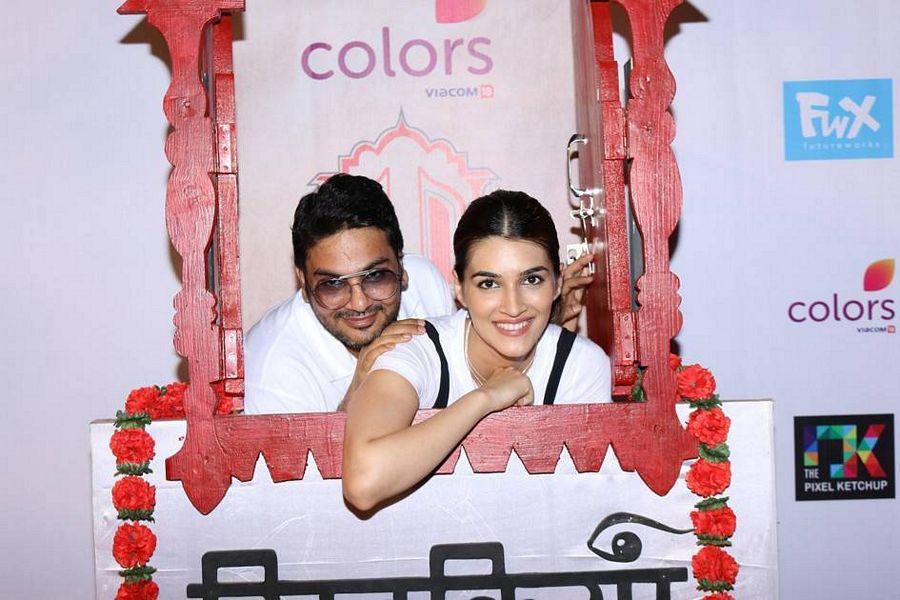 Kriti Sanon Latest Stills At Colours Khidkiyaan Theatre Festival 2017