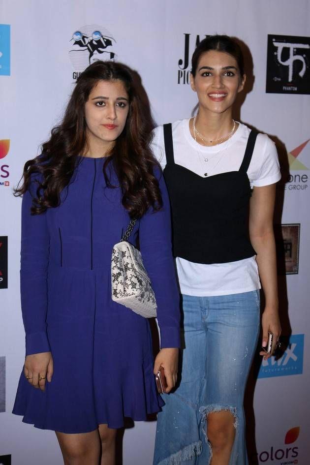 Kriti Sanon Latest Stills At Colours Khidkiyaan Theatre Festival 2017