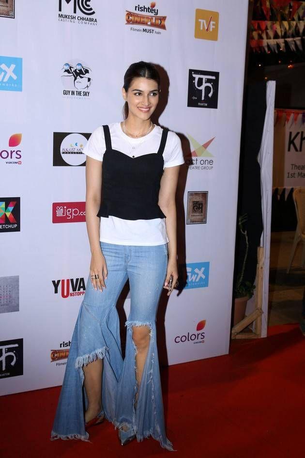 Kriti Sanon Latest Stills At Colours Khidkiyaan Theatre Festival 2017