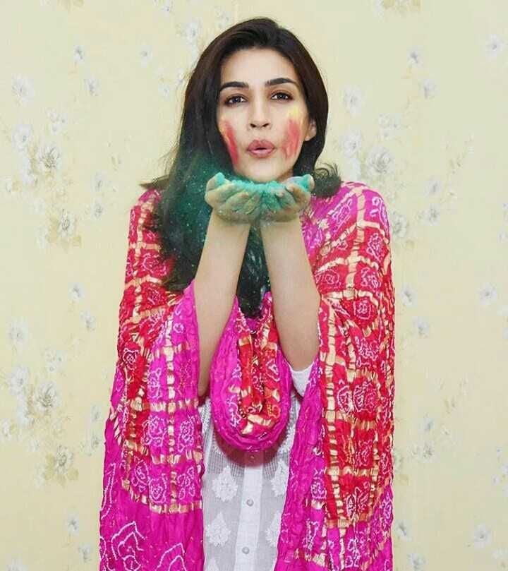 Kriti Sanon Celebrating Holi Photos