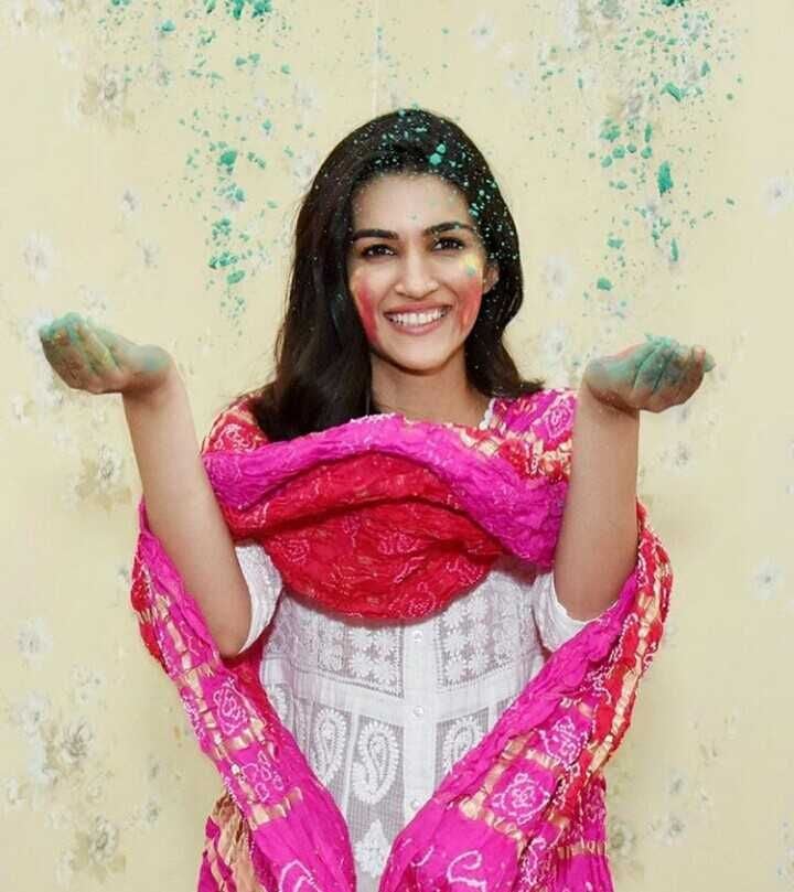 Kriti Sanon Celebrating Holi Photos