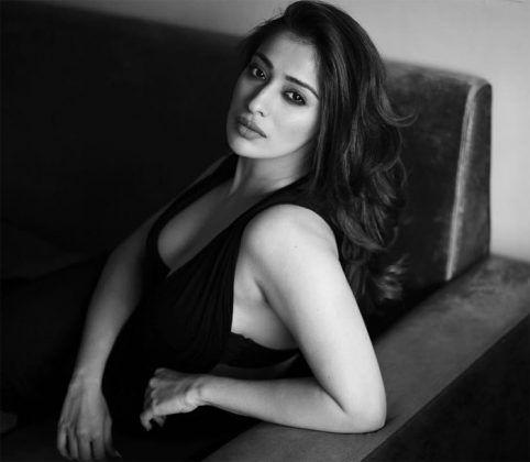 Lakshmi Rai Sensual in Black Latest Stills