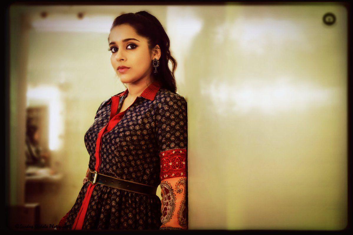 Latest Clicks of Beautiful Anchor Rashmi Gautam