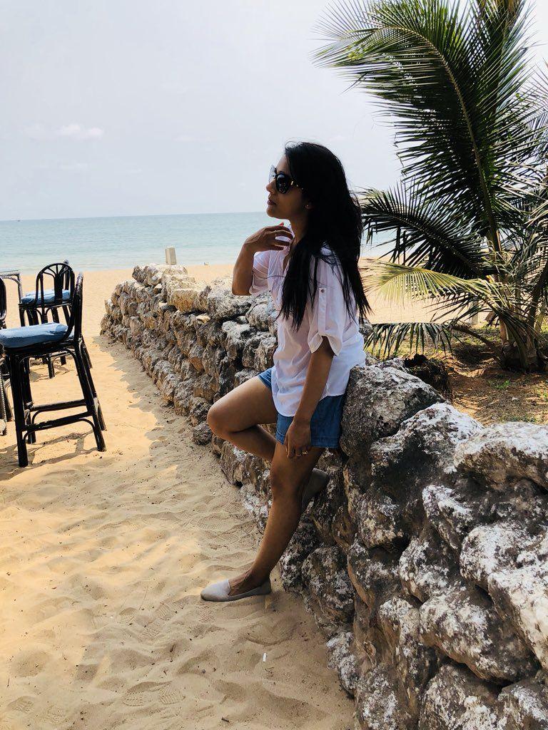 Latest Clicks of Beautiful Anchor Rashmi Gautam