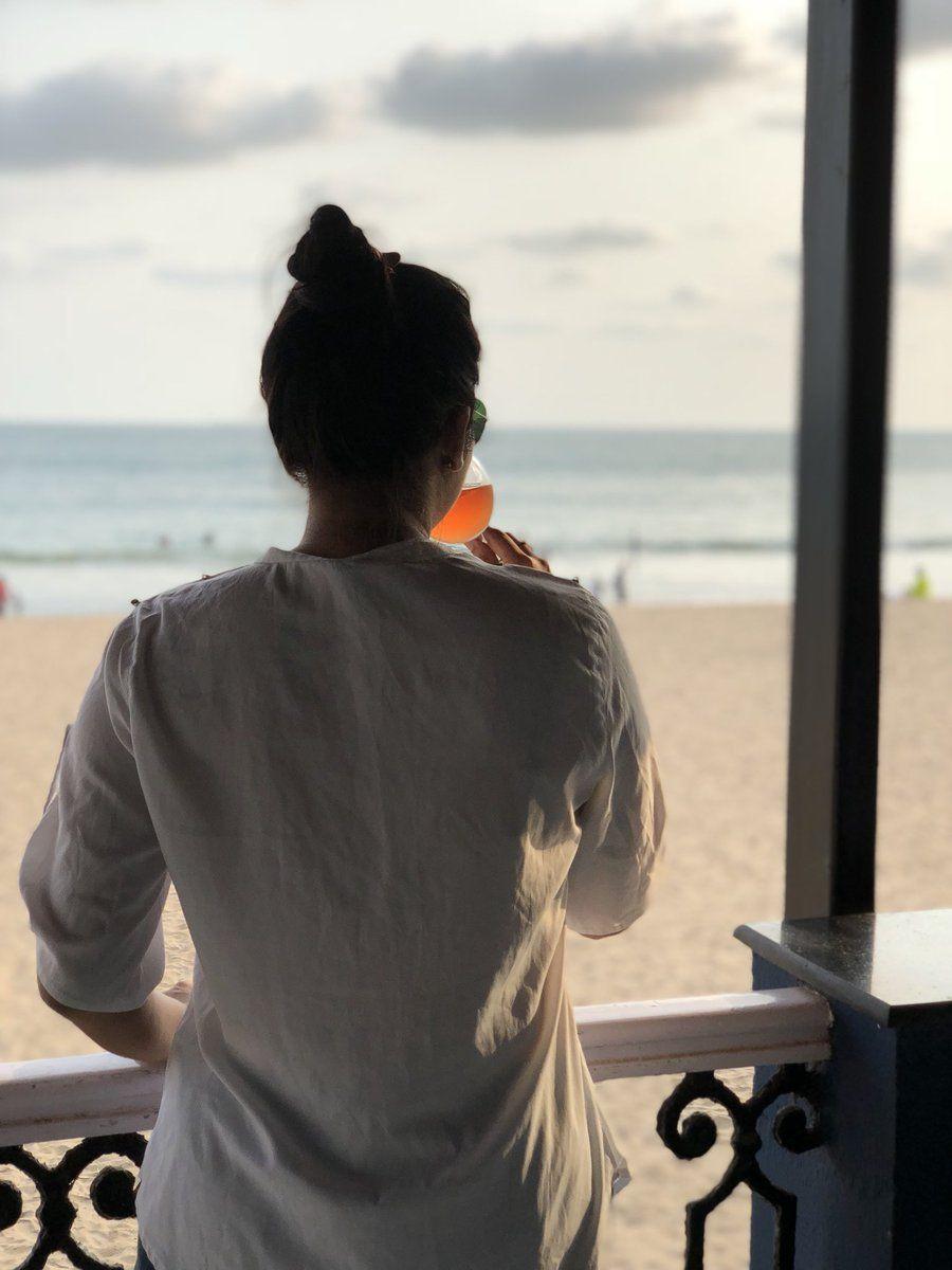 Latest Clicks of Beautiful Anchor Rashmi Gautam