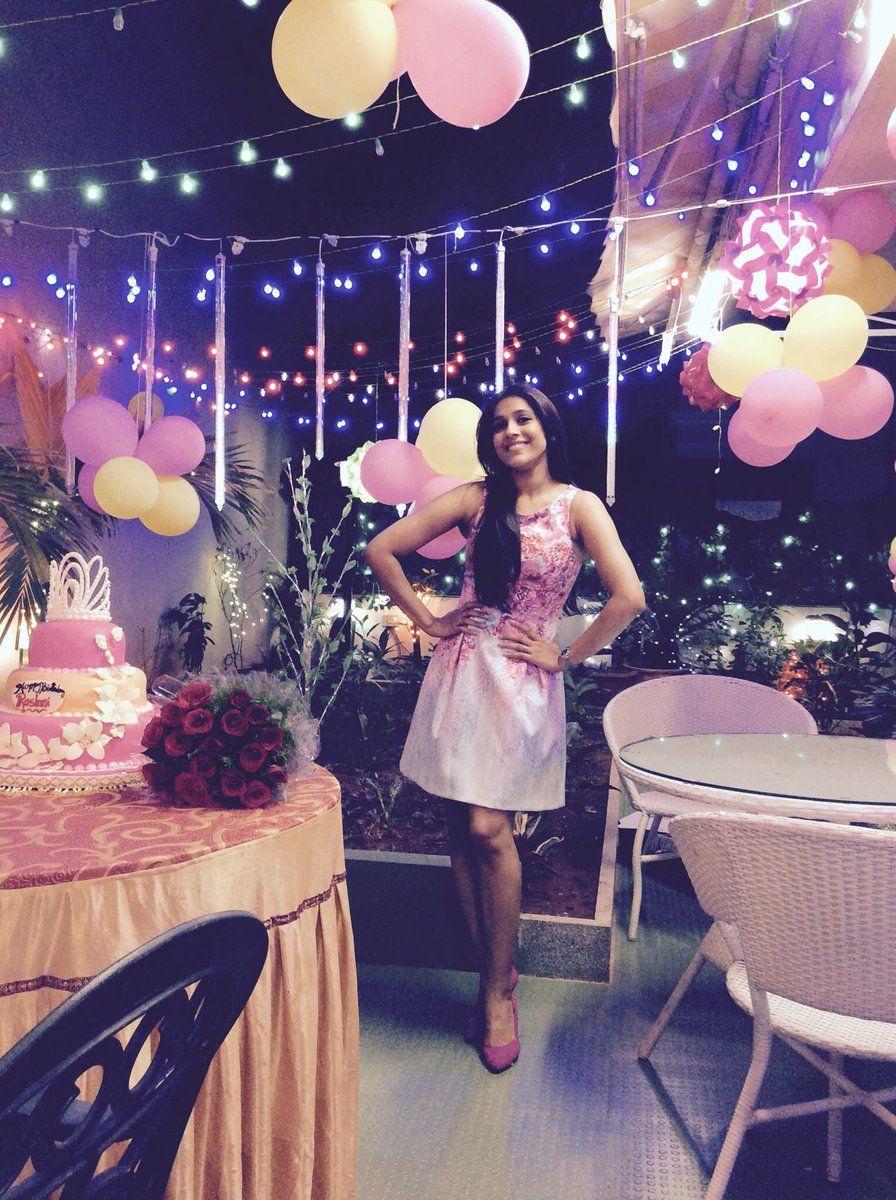 Latest Clicks of Beautiful Anchor Rashmi Gautam