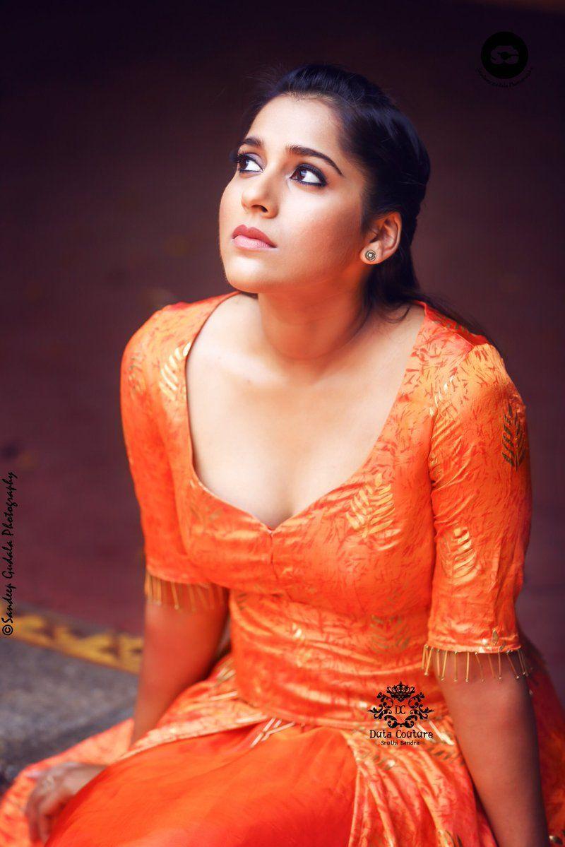 Latest Clicks of Beautiful Anchor Rashmi Gautam