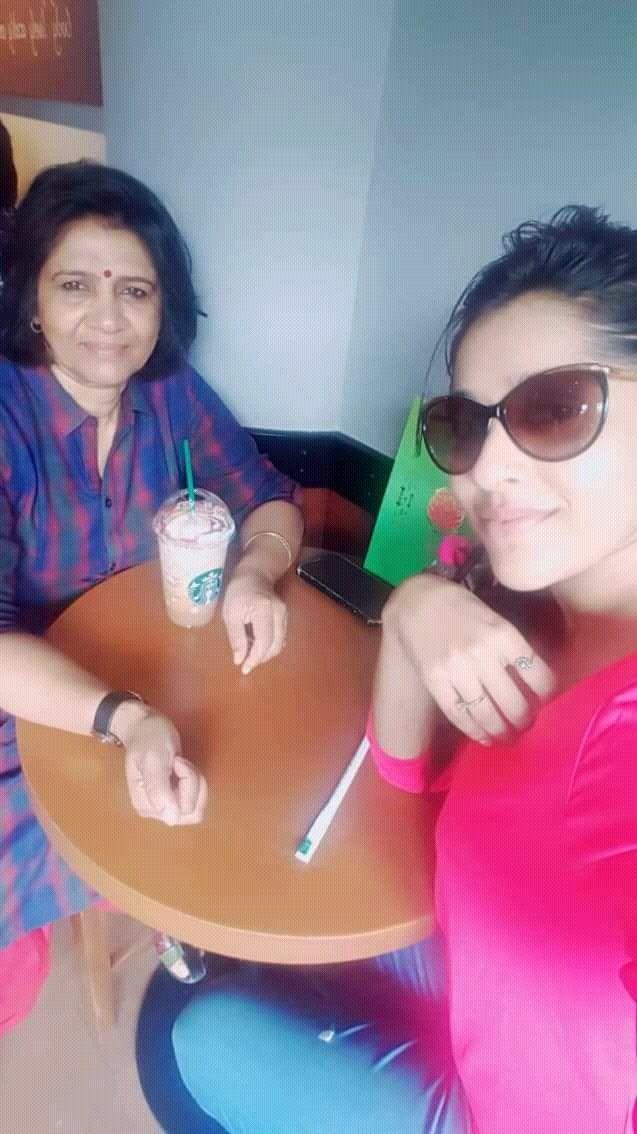 Latest Clicks of Beautiful Anchor Rashmi Gautam