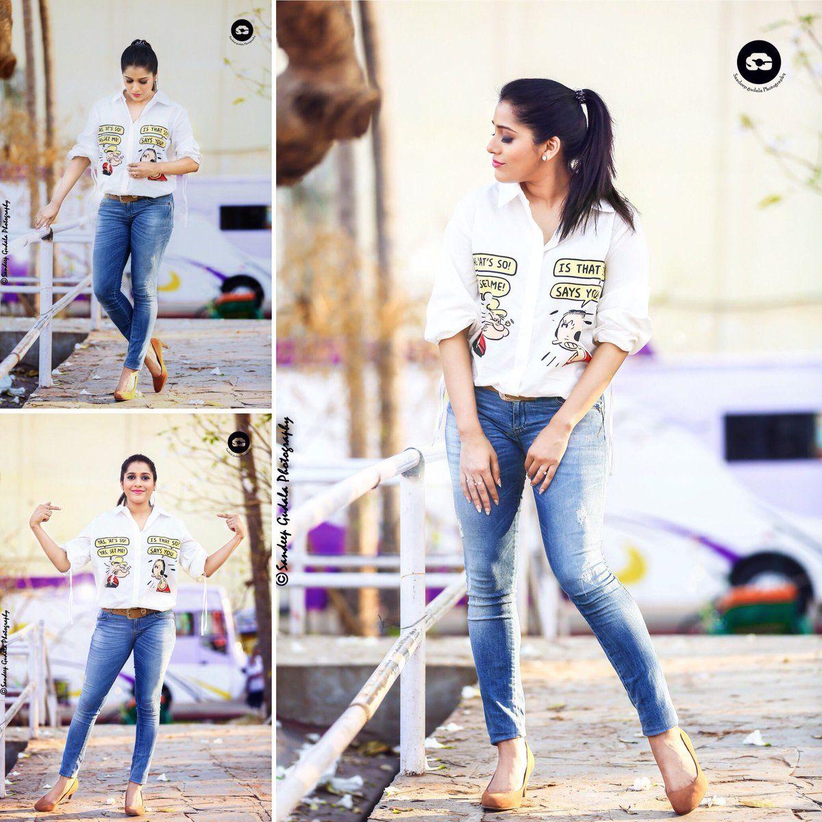 Latest Clicks of Beautiful Anchor Rashmi Gautam