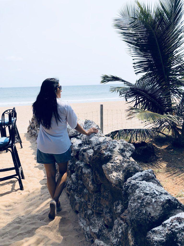 Latest Clicks of Beautiful Anchor Rashmi Gautam