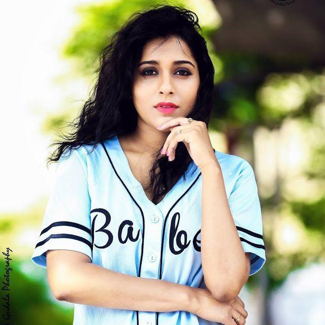 Latest Clicks of Gorgeous Anchor Rashmi Gautam