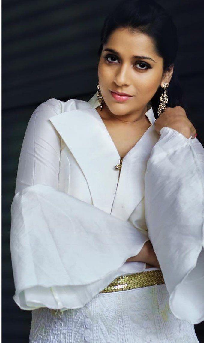 Latest Clicks of Gorgeous Anchor Rashmi Gautam