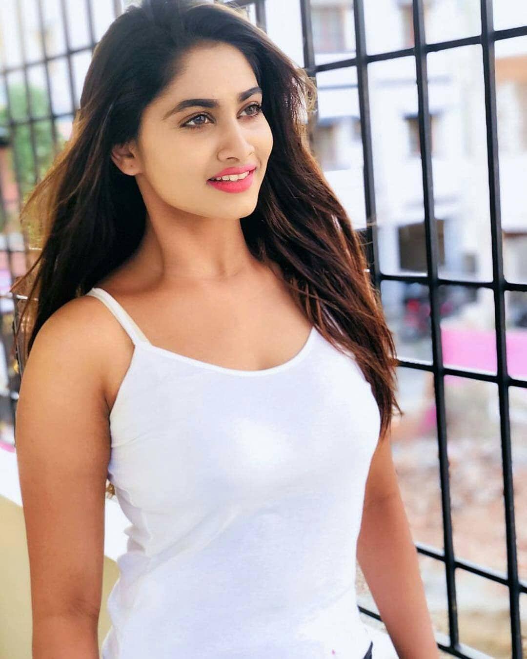 Latest clicks of Tamil Model cum Actress Shivani Narayanan