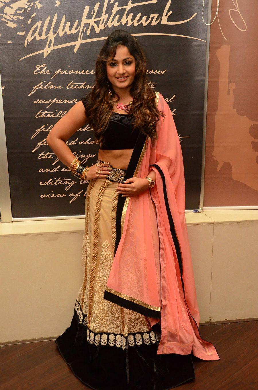 Madhavilatha Beautiful Pics