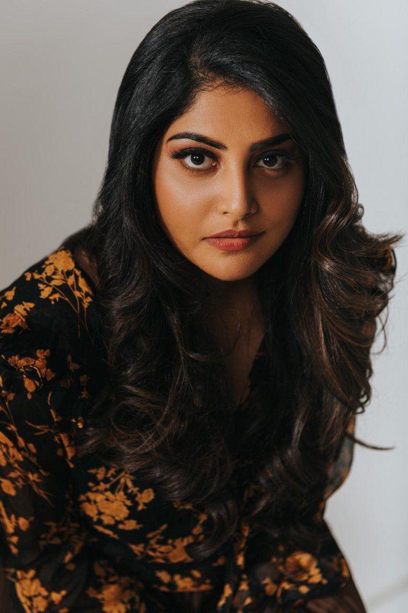 Manjima Mohan Beautiful Pics