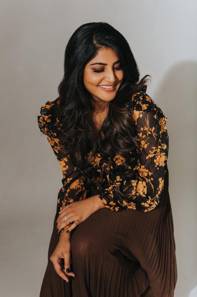 Manjima Mohan poses for L'AMORE Pics