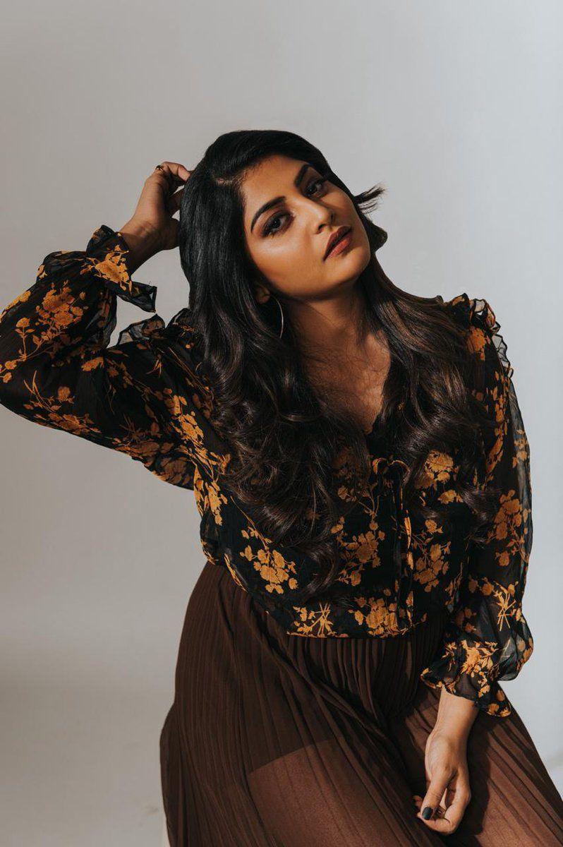 Manjima Mohan poses for L'AMORE Pics
