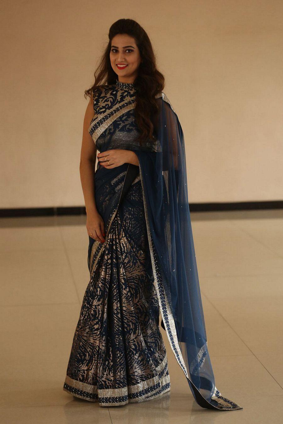 Manjusha Sexy Saree Pics