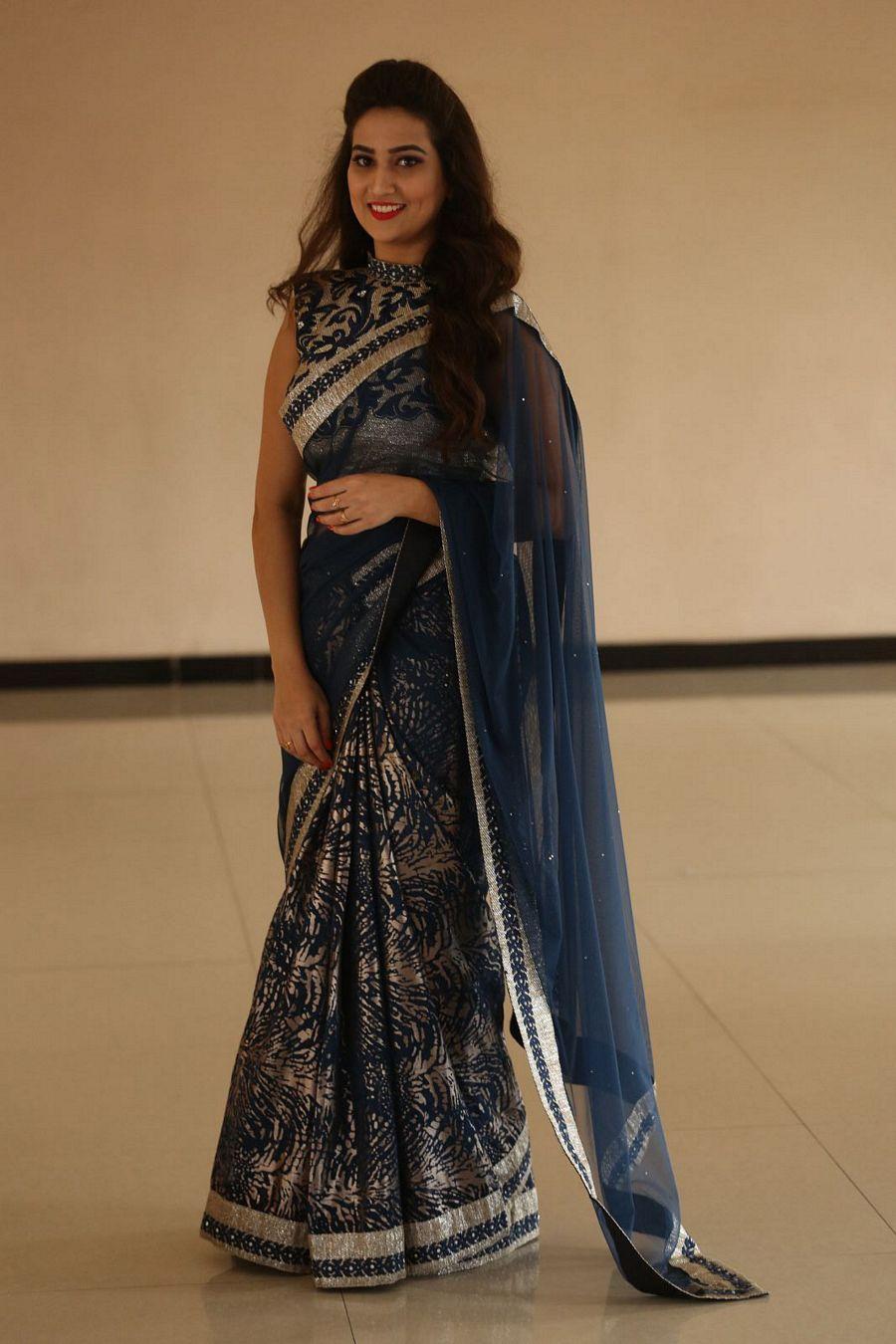 Manjusha Sexy Saree Pics