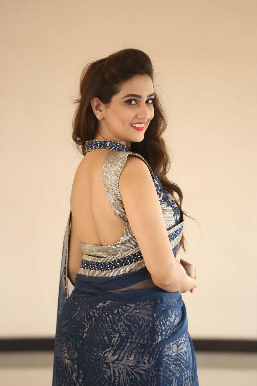 Manjusha Sexy Saree Pics