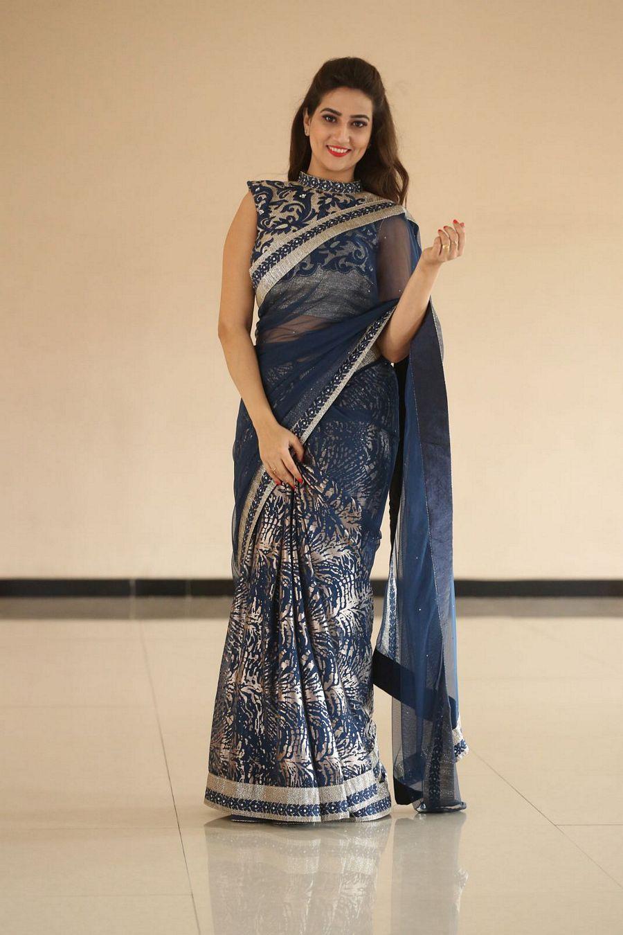 Manjusha Sexy Saree Pics