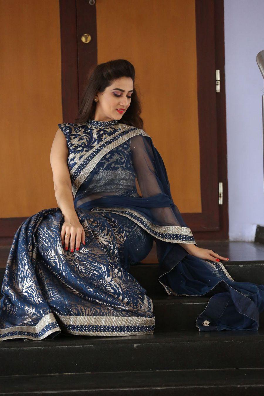 Manjusha Sexy Saree Pics