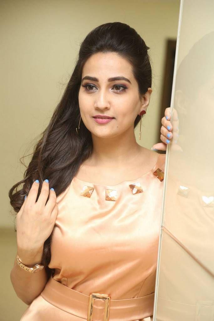 Manjusha Stills At Okka Kshanam Trailer Launch