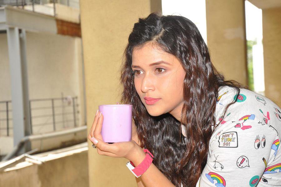  Mannara Chopra Beautiful Images