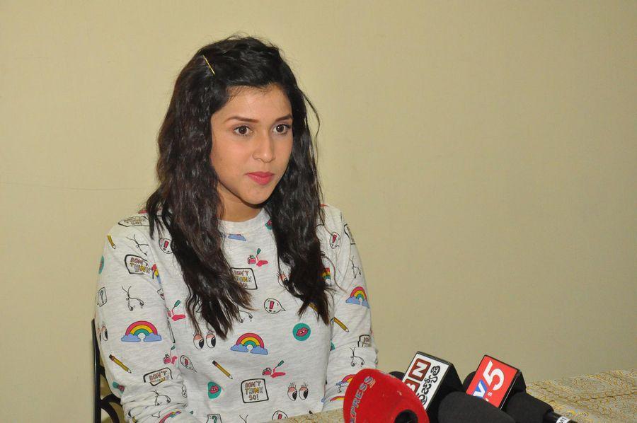  Mannara Chopra Beautiful Images