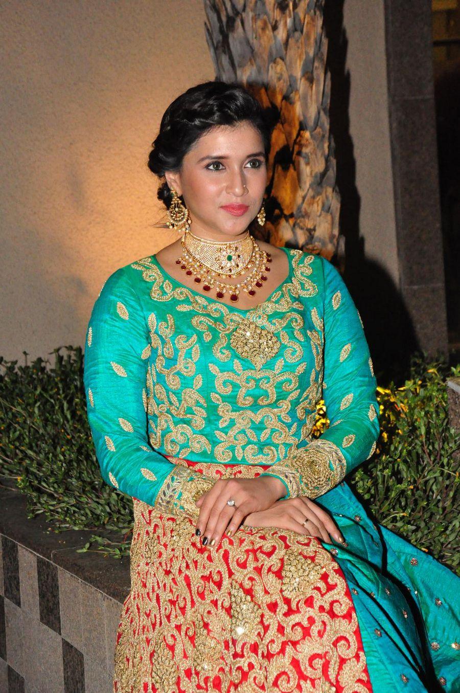 Mannara Chopra Beautiful Photos