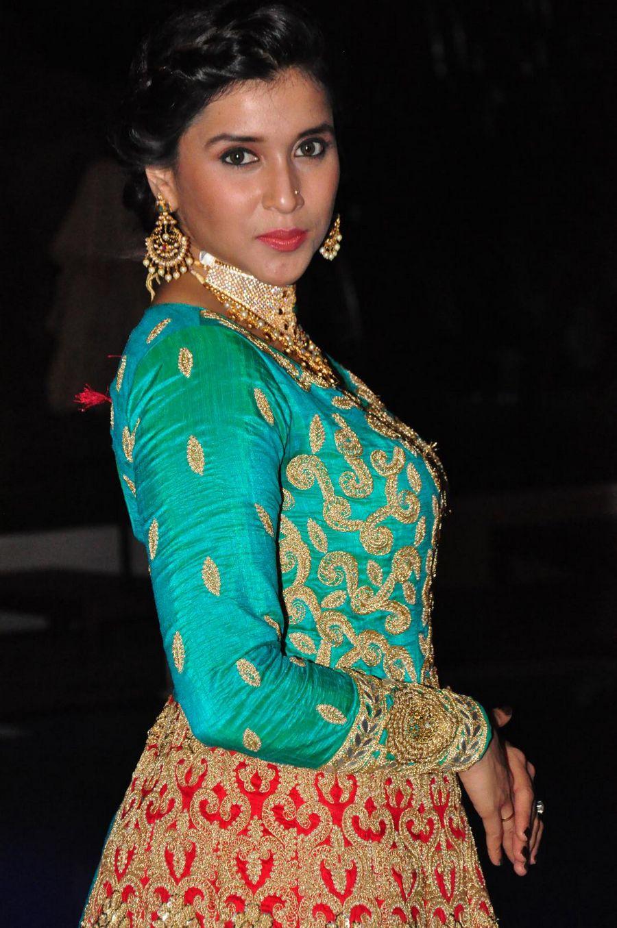 Mannara Chopra Beautiful Photos