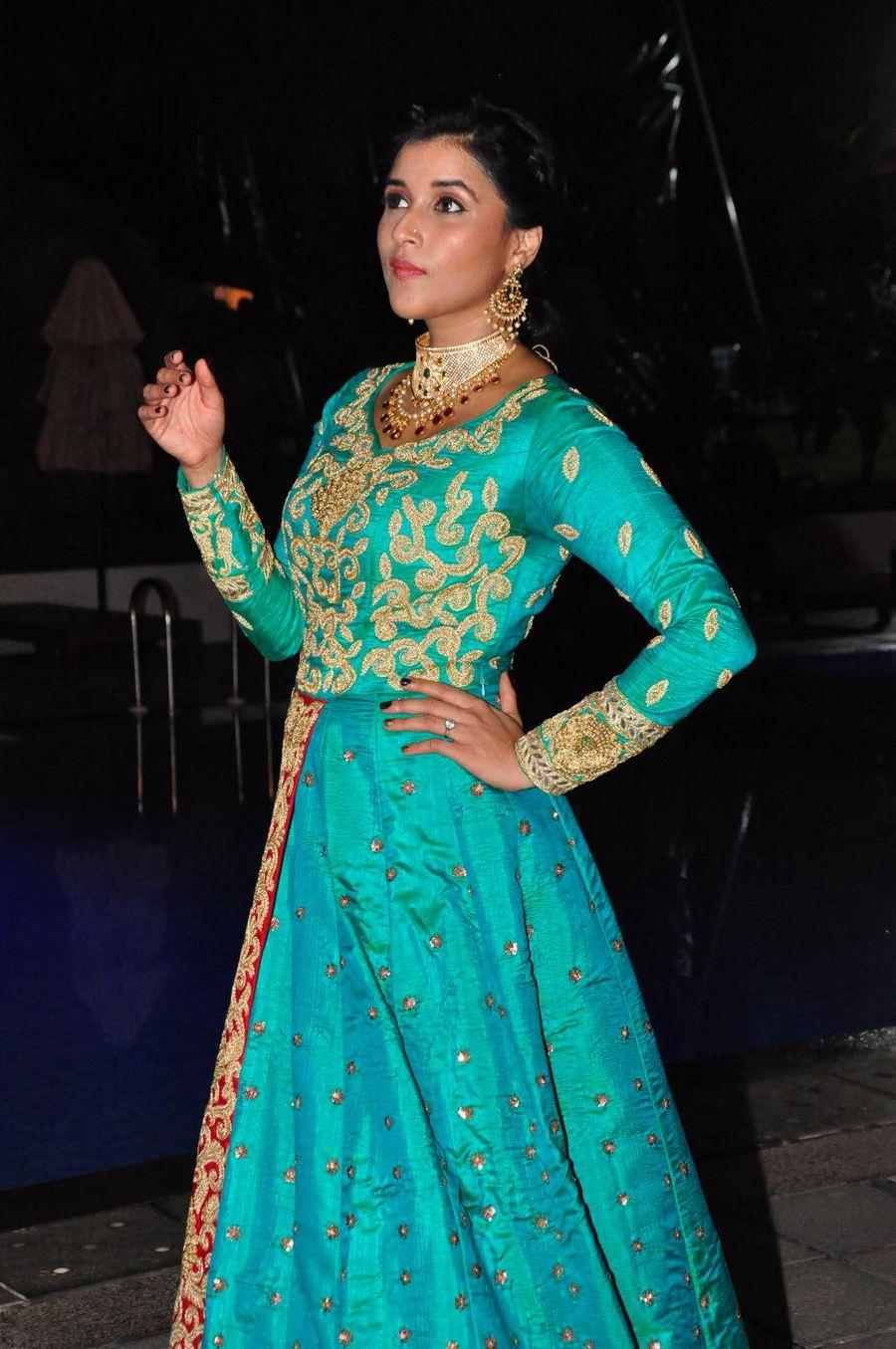 Mannara Chopra Beautiful Photos